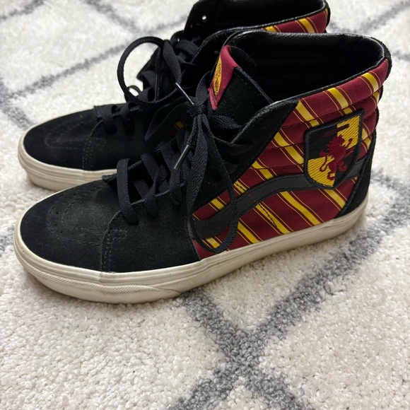 Vans Sk8-Hi Harry Potter Gryffindor Sneakers Black Red Women’s 8 - Picture 6 of 12